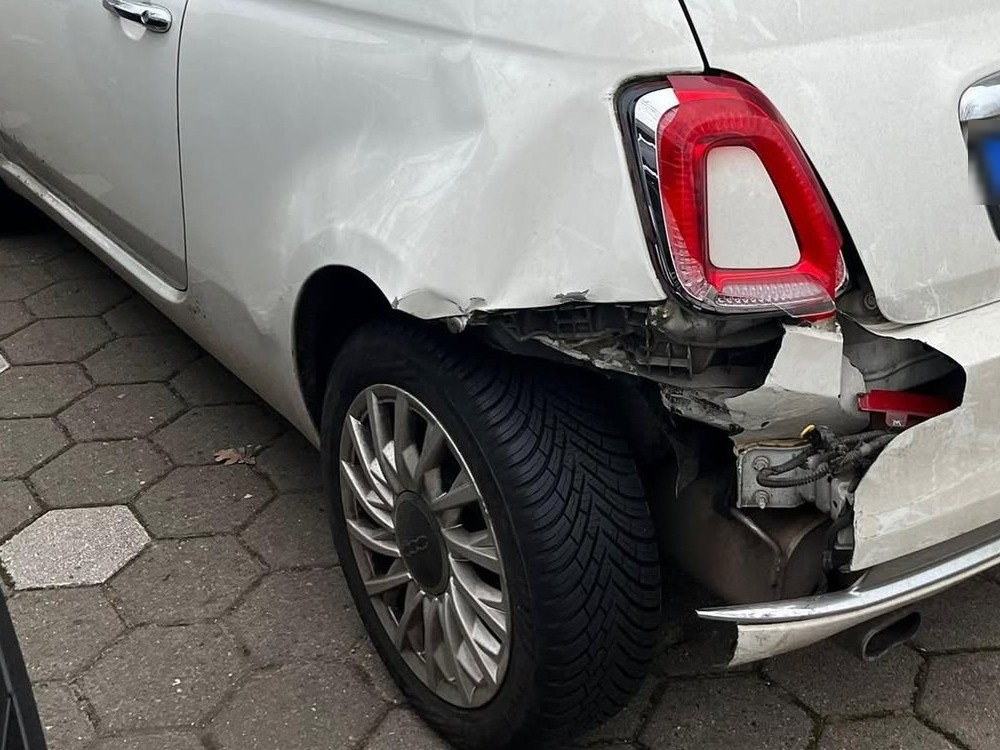 Fiat 500C mit Unfallschaden am Heck